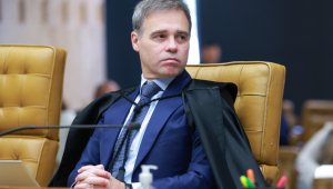 Ministro André Mendonça em sessão plenária do STF