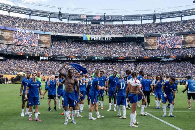 ogadores do Chelsea comemoram neste domingo, durante a final do Mundial de Clubes entre Chelsea FC e Paris Saint-Germain