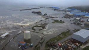 Uma imagem estática retirada de um vídeo fornecido pelo Centro Geofísico da Academia Russa de Ciências mostra uma área inundada em Severo-Kurilsk, região de Sakhalin, Rússia, em 30 de julho de 2025. As autoridades da região de Sakhalin, na Rússia, declararam estado de emergência após um terremoto de magnitude 8,8 atingir a Península de Kamchatka, na Rússia, em 30 de julho, disparando alertas de tsunami e ordens de evacuação. (Terremoto/sismo, Rússia) EFE/EPA/LEVANTAMENTO GEOFÍSICO DA ACADEMIA RUSSA DE CIÊNCIAS - FOLHETO - USO EDITORIAL SOMENTE/VENDA PROIBIDA