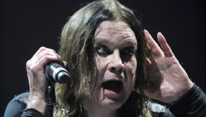 O músico britânico Ozzy Osbourne durante show em Gdansk, na Polônia, em 9 de agosto de 2011