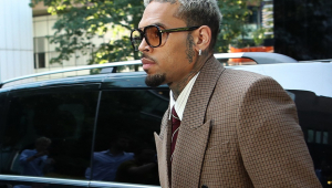 Acusado de agressão, Chris Brown se declara não culpado de duas novas denúncias