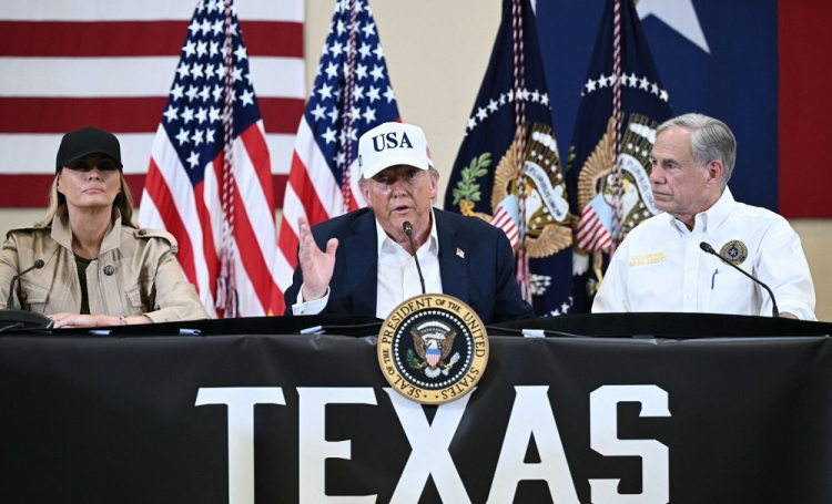 Trump visita o Texas para avaliar danos das enchentes devastadoras