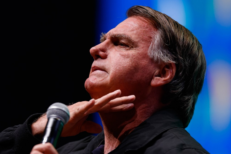 Defesa de Bolsonaro diz que recebe com ‘surpresa e indignação’ medidas cautelares contra ele