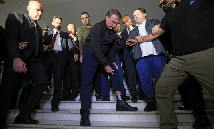 Bolsonaro tornozeleira eletrônica para os jornalistas