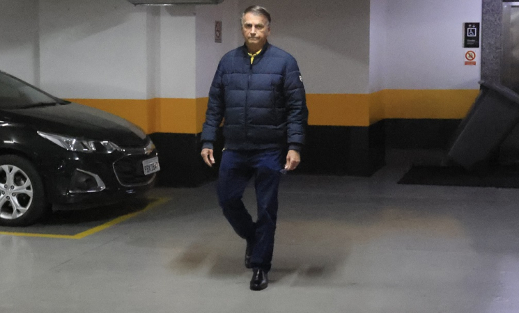 Bolsonaro promete ficar calado e alega 'desdobramento incontrolável' das redes