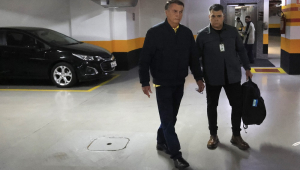 O ex-presidente da República, Jair Messias Bolsonaro, deixa a garagem do PL, em Brasília