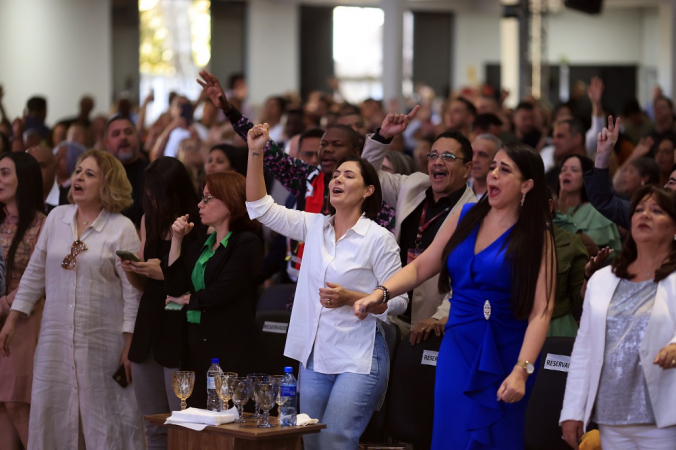 A ex-primeira-dama Michelle Bolsonaro durante culto na Igreja Catedral da Benção, em Taguatinga