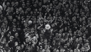 Torcida organizada do Corinthians na arquibancada da arena de Itaquera