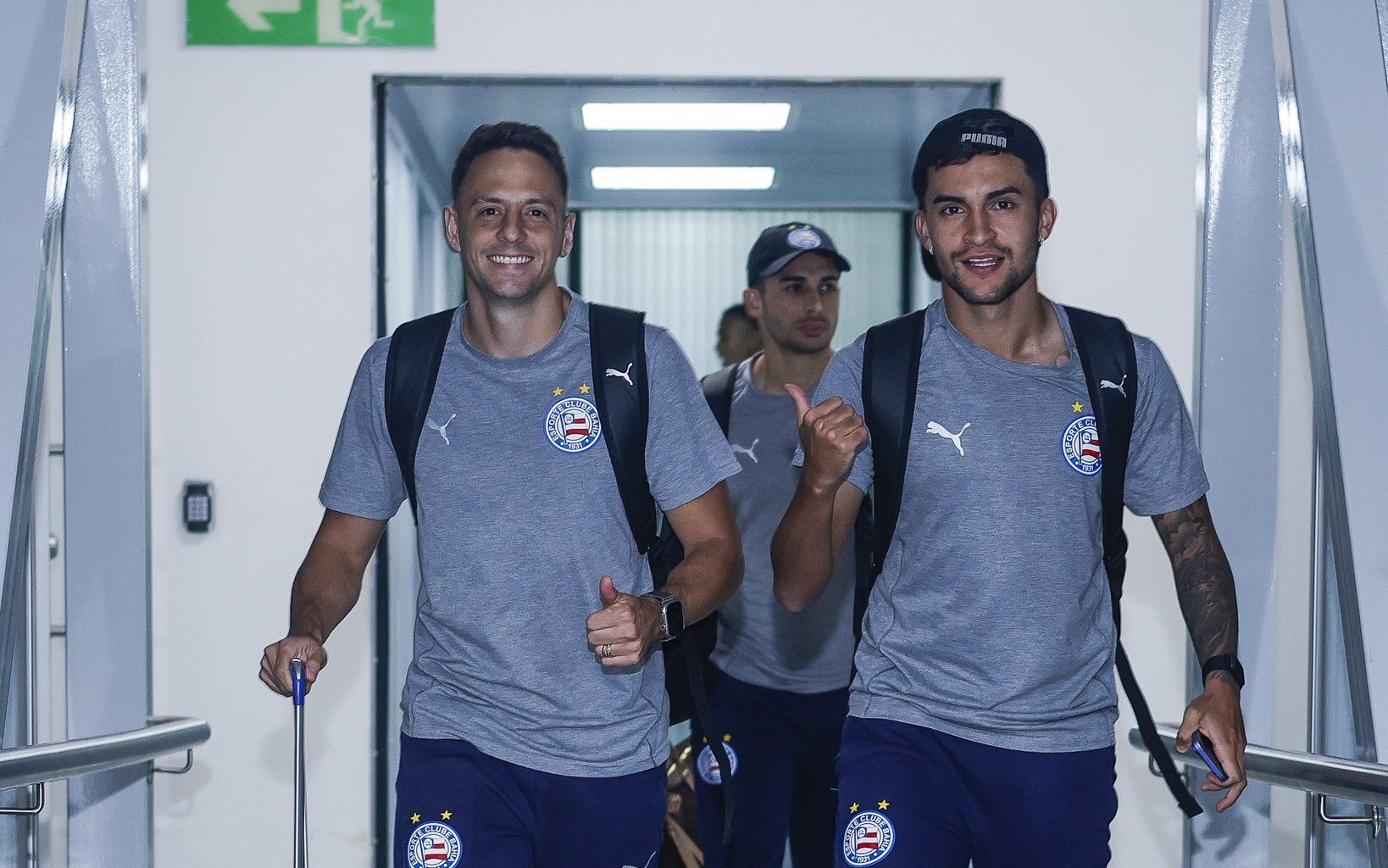 Arias e Nestor desembarcam em Cali 