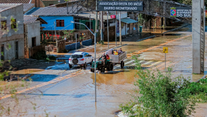 Diversos bairros de Porto Alegre, no Rio Grande do Sul, e em toda a região metropolitana, continuam com áreas de alagamentos