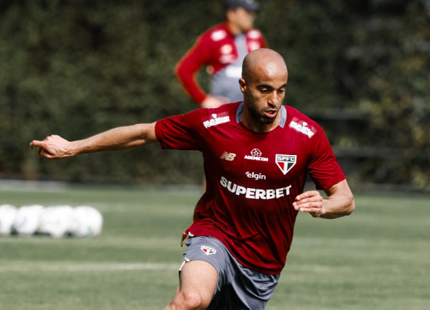 Lucas Moura em treino do São Paulo no CCT da Barra Funda