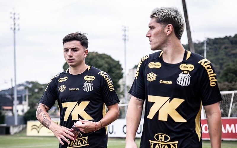 Barreal e Rollheiser durante treino em dois períodos no CT Rei Pelé, na última segunda-feira 