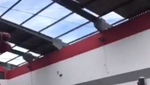 Quartel do Corpo de Bombeiros de Caraguatatuba, litoral norte de São Paulo, ficou sem telhas