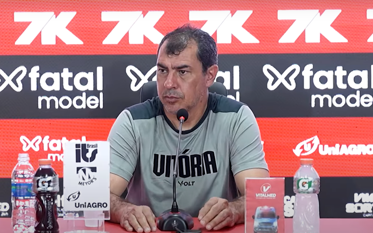 Carille em entrevista coletiva depois do jogo contra o Sport 