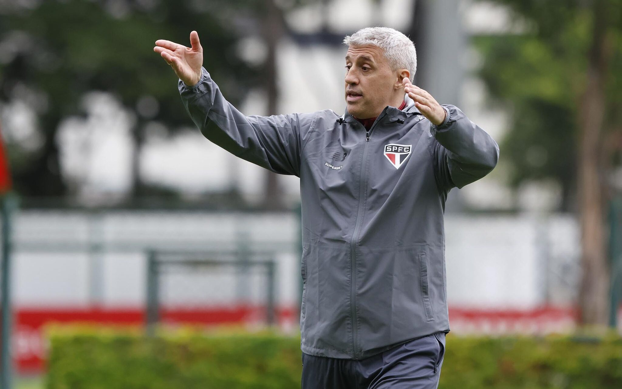 Crespo está aplicando treinos intensos na Barra Funda 