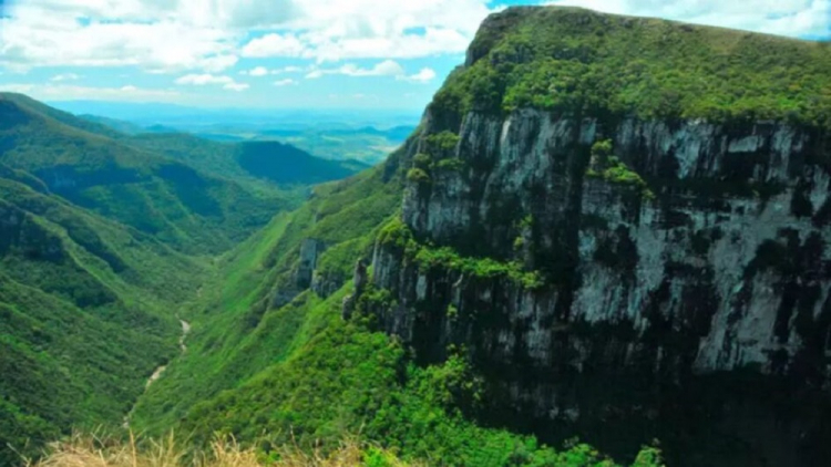 Morre criança de 11 anos que caiu de cânion no Rio Grande do Sul