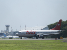 Avião que transporta venezuelanos detidos em El Salvador com destino à Venezuela