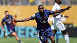 Ousmane Dembélé, do Paris Saint-Germain, comemora após marcar gol na partida entre Paris Saint-Germain e Real Madrid