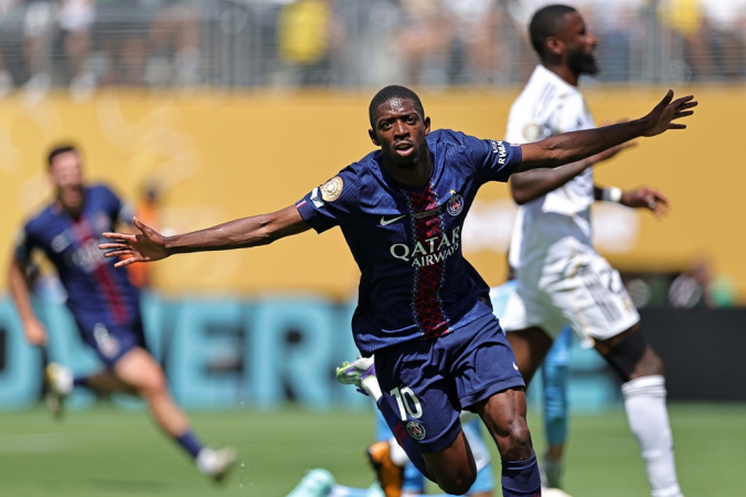 Ousmane Dembélé, do Paris Saint-Germain, comemora após marcar gol na partida entre Paris Saint-Germain e Real Madrid