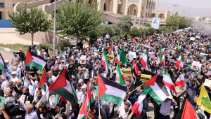 Iranianos participam de protesto contra Israel em razão da situação de desnutrição na Faixa de Gaza