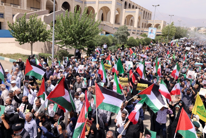 Iranianos participam de protesto contra Israel em razão da situação de desnutrição na Faixa de Gaza