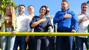 Jair Bolsonaro na motociata com aliados em Brasilia