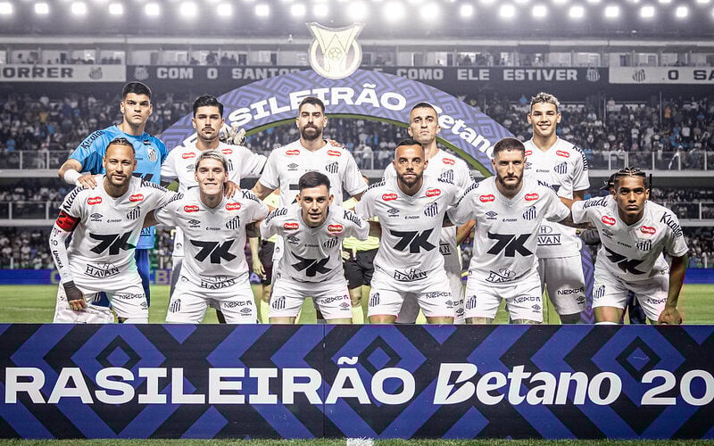 Elenco do Santos antes da derrota por 2 a 0 para o Internacional. 