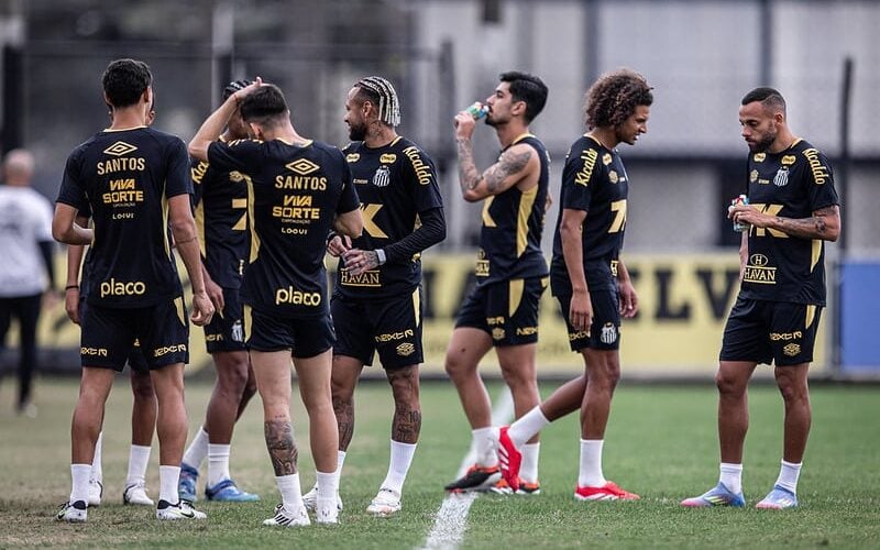 Elenco do Santos treina na parte da tarde nesta terça-feira 