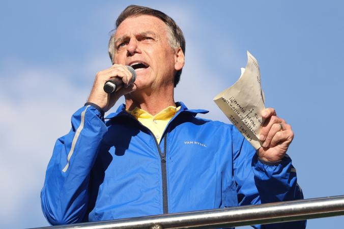 O ex-presidente Jair Bolsonaro (PL) discursa para apoiadores em ato na Avenida Paulista