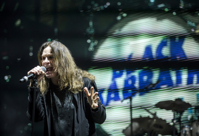 O cantor britânico Ozzy Osbourne durante show da banda de rock Black Sabbath na Papp László Budapest Sportaréna, em Budapeste, na Hungria