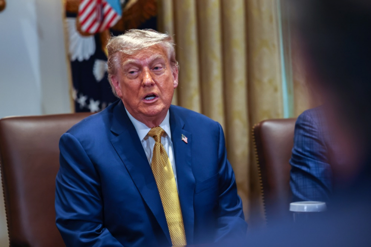 Trump acusa Putin de falar ‘muita besteira’ sobre a Ucrânia