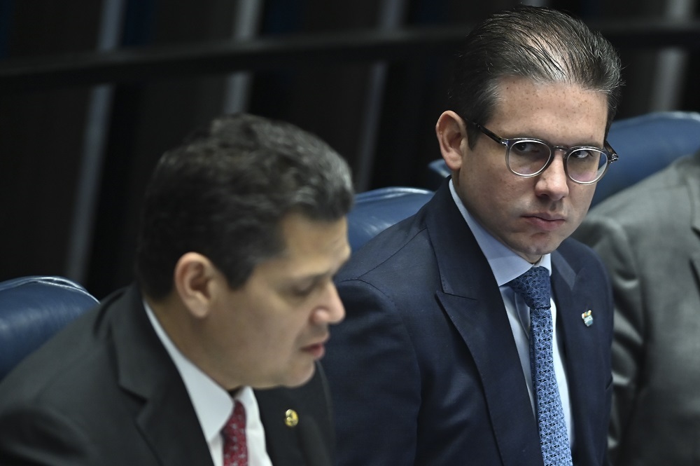 Após conversa com Davi Alcolumbre, Hugo Motta diz a relator da Dosimetria que projeto não passa no Senado