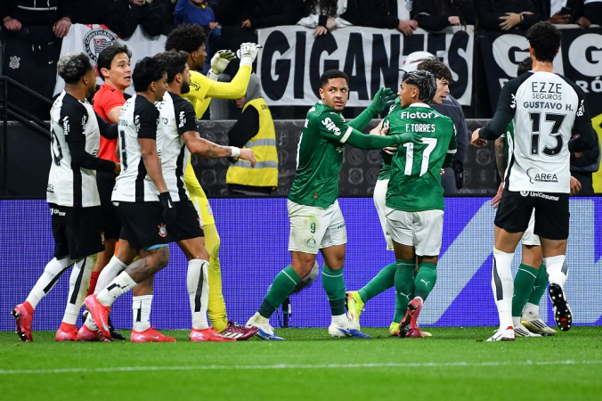 Confusão entre jogadores durante partida entre Corinthians x Palmeiras