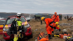 Bombeiros trabalham no resgate de Bianca Bernardon Zanella após queda no Cânion Fortaleza