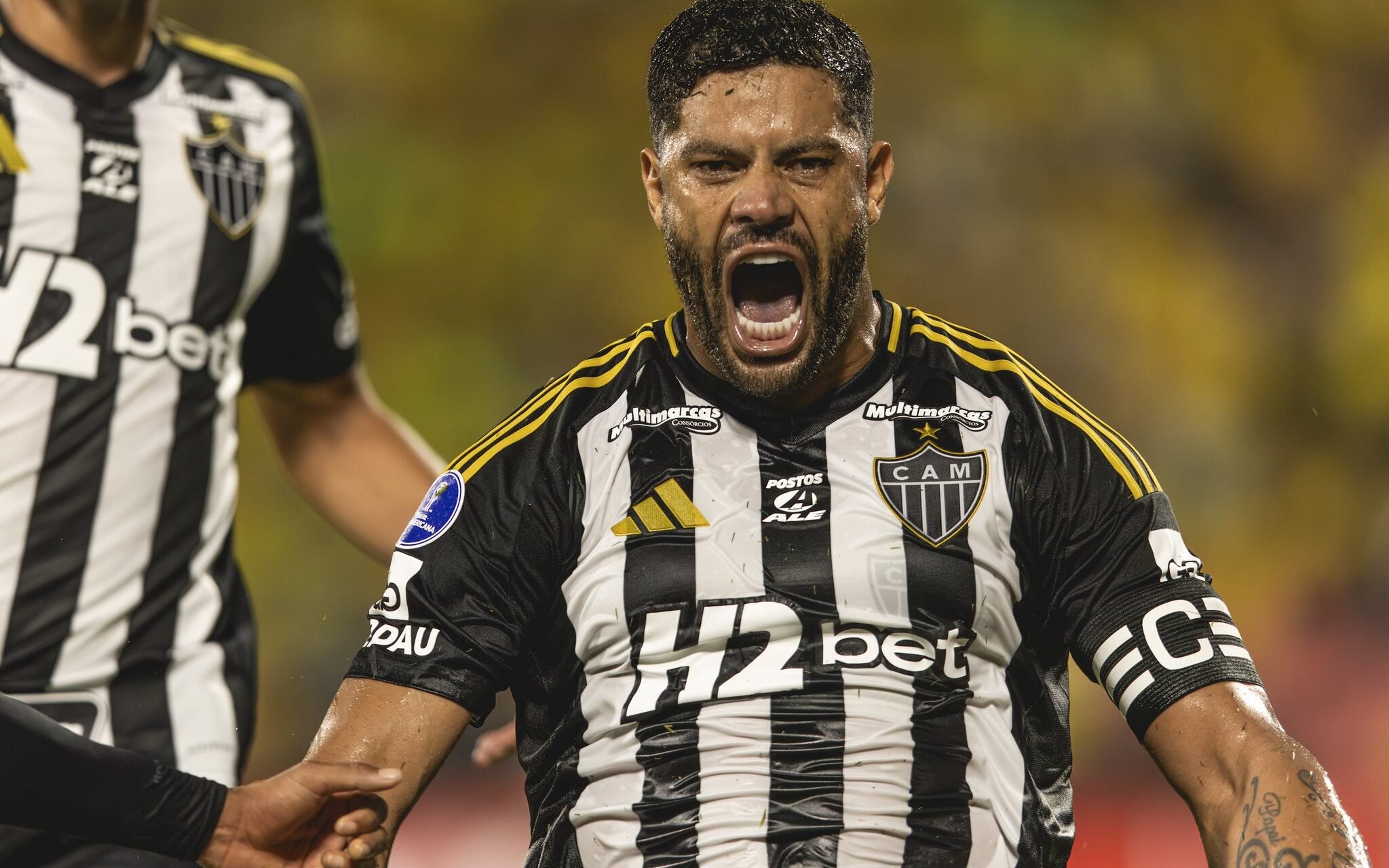 Hulk comemorando gol em jogo do Atlético-MG 