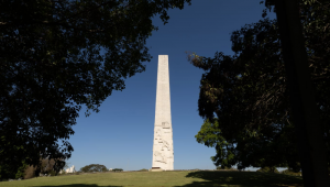 Obelisco homenageia os combatentes da Revolução Constitucionalista de 1932 e guarda os restos mortais de seus mártires