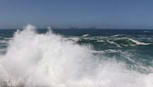 Marinha mantém alerta de ondas fortes no Rio até quinta-feira