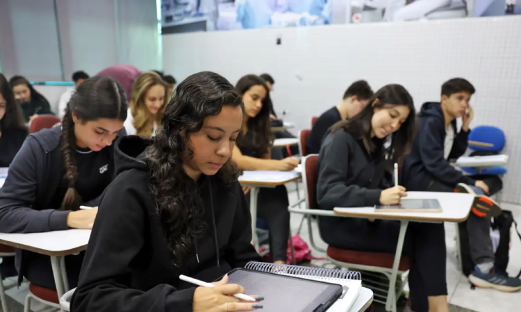 Começam nesta segunda-feira as inscrições do Fies para o 2º semestre São 44 mil vagas para financiar graduação em faculdades privadas