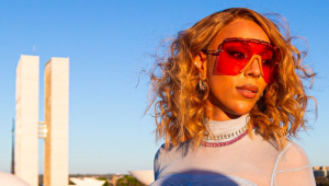 Ausente na paulista, Érika Hilton manda recado na parada do orgulho em Brasília