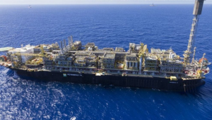 Plataforma no campo de Búzios no pré-sal da Bacia de Santos.