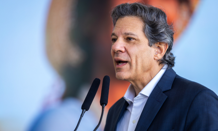 Não há questão econômica e política envolvida na judicialização do IOF, diz Haddad