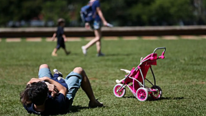 Aumento da licença-paternidade será tema no Congresso após recesso