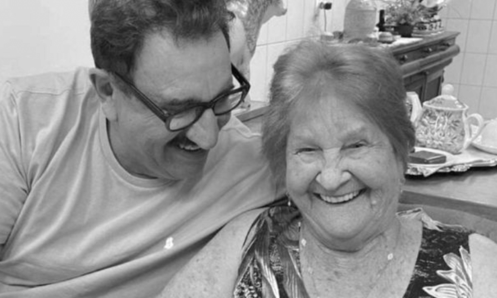 ‘Parte de mim se vai com ela’, diz Ratinho após morte da mãe
