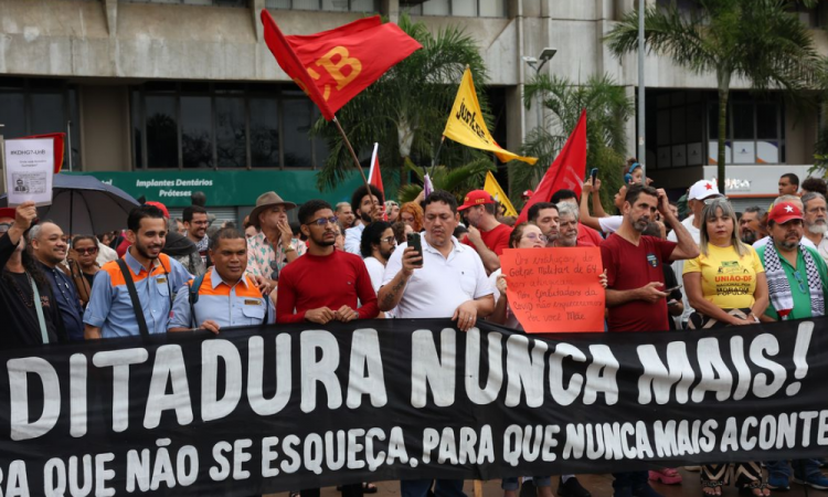 Número de autocracias supera o de democracias no mundo, revela estudo