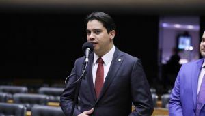 O deputado Júnior Mano na Câmara dos Deputados