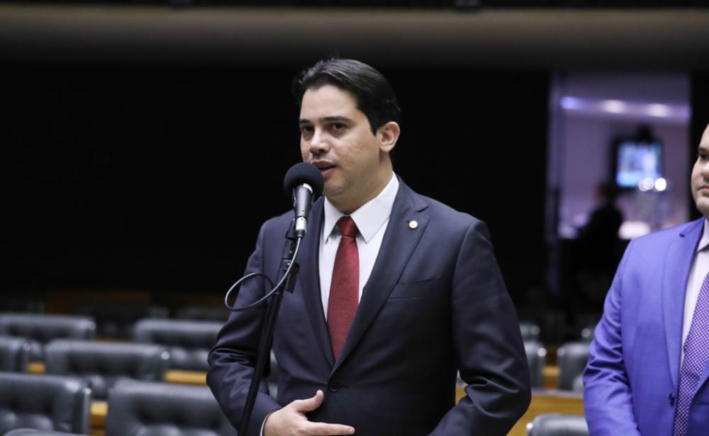 O deputado Júnior Mano na Câmara dos Deputados