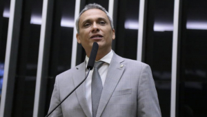 O deputado federal Gustavo Gayer no plenário da Câmara dos Deputadops