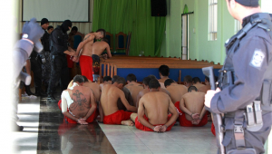 Em torno de 100 a 150 presos do presídio de Pedro Leopoldo, região metropolitana de Belo Horizonte (MG), fizeram uma rebelião durante toda a madrugada desta quarta-feira