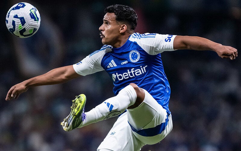 Lateral esquerdo Kaiki atuou os 90 minutos do jogo contra o CRB, quarta-feira 