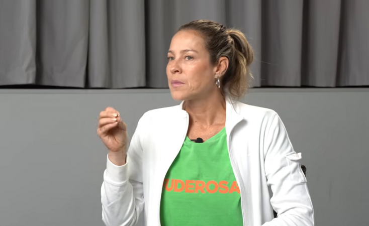 Luana Piovani durante entrevista ao podcast da comediante Giovana Fagundes